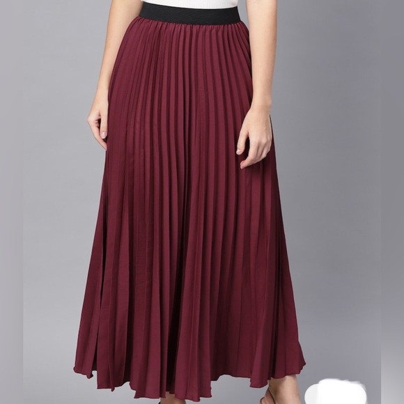 Dresses & Skirts - Maroon pleated long skirt